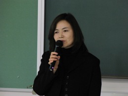 佐藤亮子氏