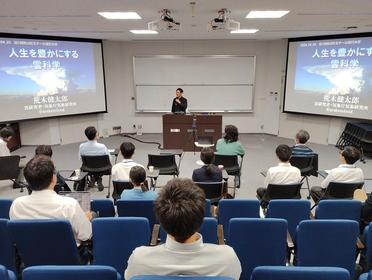 【開催報告】第15回　データサイエンス・AIイノベーション研究推進センター・経済経営研究所ジョイントセミナー：『人生を豊かにする雲科学』 講演者：荒木 健太郎 先生（気象庁気象研究所）：4月20日のサムネイル