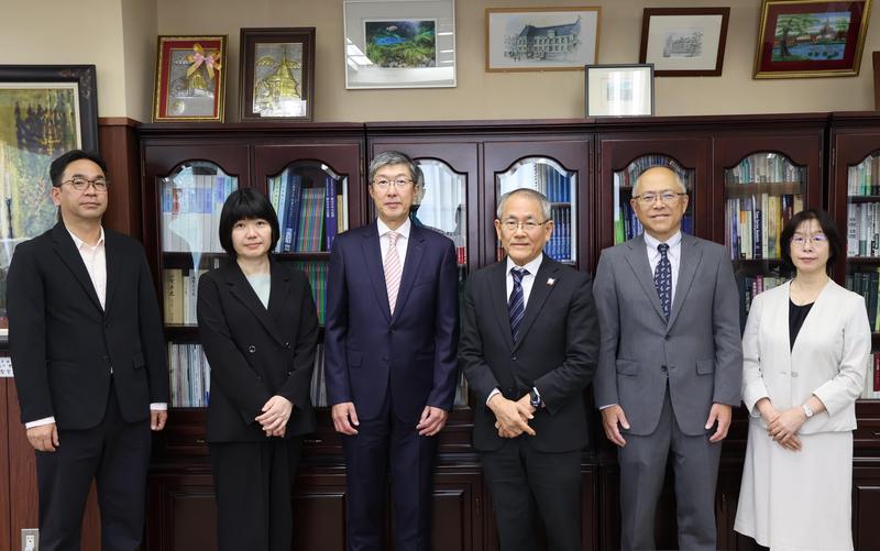伊藤忠商事(株)・西口知邦代表取締役 上席執行役員CAOが竹村彰通学長を表敬訪問のサムネイル