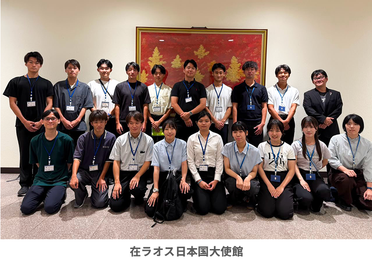 経済学部学生がラオス国立大学を訪問して学生交流活動を行いました。のサムネイル